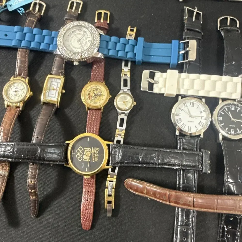 (A10) Bulk Lot 25 Watches Vintage And Modern New Batteries Fossil/Relic/Timex